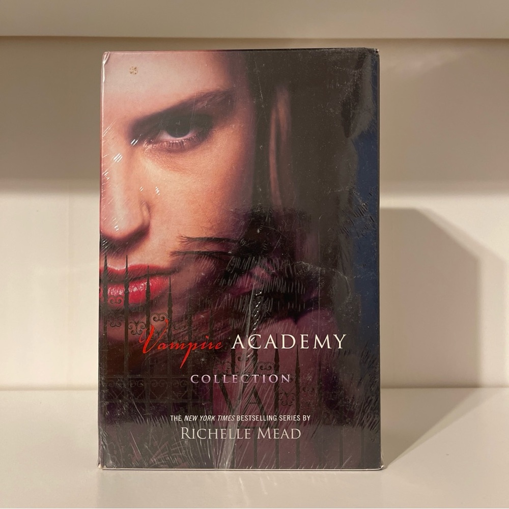 Vampire Academy Collection : Vampire Academy; Frostbite; Shadow Kiss by R. Mead